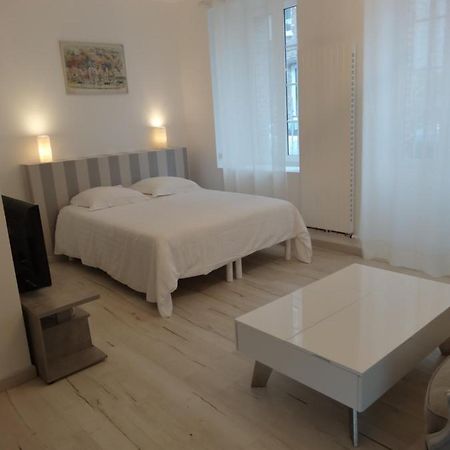 ブレ・シュル・セーヌ Les Petites Tuileries Bed & Breakfast エクステリア 写真